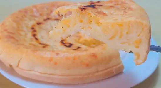 Pão de queijo de frigideira: nunca visto antes, a receita rápida e fácil 1 pão de queijo de frigideira