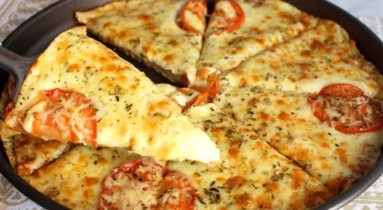 Pizza com massa de batata: aprenda a fazer a base deliciosa que é a sensação da internet 3 pizza com massa de batata
