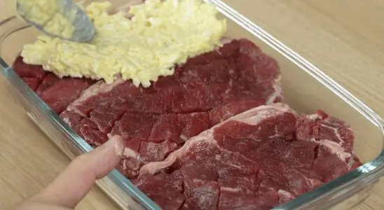 Bife de forno: veja como fazer o bife no forno com batatas de um jeito muito fácil e suculento 2 bife de forno