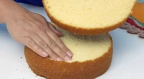 Bolo de aniversário fofinho, simples e sem fermento que rende muito sua festa 2 bolo de aniversário fofinho