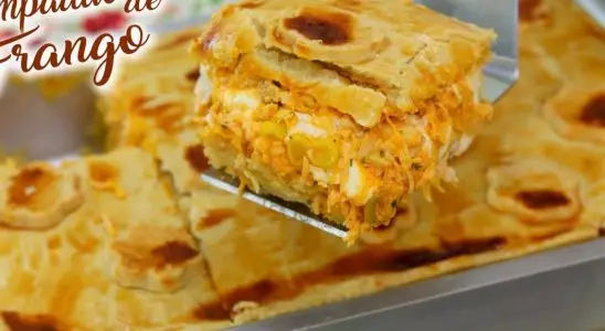 Empadão de frango super cremoso: massa que derrete na boca, fácil e rápido de fazer 3 empadão de frango