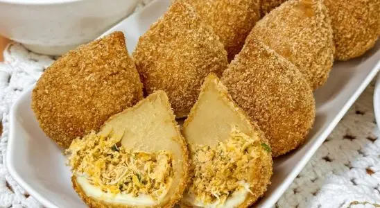 Massa de coxinha: veja como fazer a melhor massa de salgado frito que existe 1 massa de coxinha