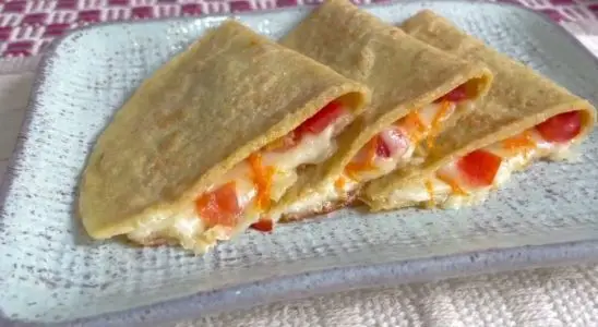 Receita para substituir o pão em 5 minutos: 3 ingredientes, rico em proteínas, sem farinha, fácil e rápido 1 receita para substituir o pão