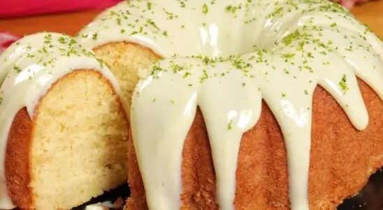 Bolo de limão com cobertura: a versão mais irresistível e fofinha para deixar seu café mais gostoso 1 bolo de limão com cobertura