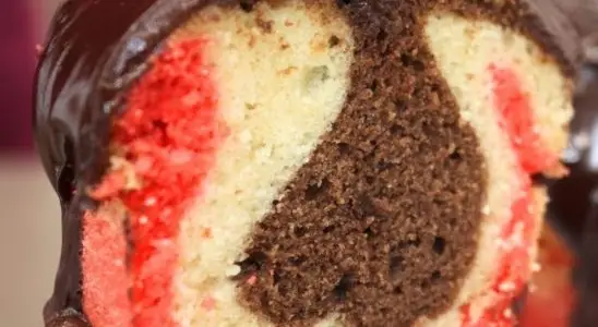 Bolo mesclado napolitano: receita da Isamara Amâncio, delicioso para a sobremesa de fim de ano 1 bolo mesclado napolitano