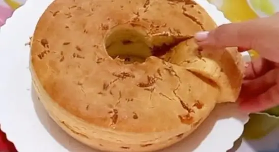 Bolo salgado sem trigo: opção deliciosa e leve para o lanche da tarde que você faz usando poucos ingredientes 1 bolo salgado sem trigo