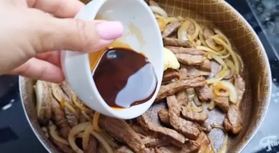 Iscas de carne com shoyu super fácil e deliciosa para o seu jantar especial de fim de ano 3 iscas de carne com shoyu