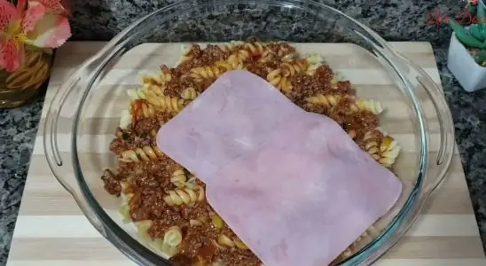 Lasanha de macarrão parafuso para o almoço em família que todos vão amar neste réveillon 4 lasanha de macarrão