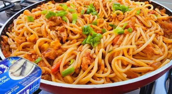 Macarrão com sardinha simples e fácil para uma refeição prática no seu feriado de ano novo 2 macarrão com sardinha