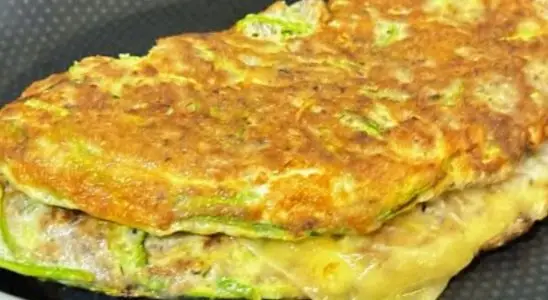 Omelete de sardinha com abobrinha: perfeito para seu almoço ou jantar, nutritivo e muito gostoso 1 omelete de sardinha