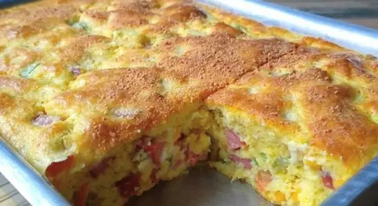 Bolo salgado recheado: é só bater no liquidificador, bolo úmido e fofinho para o lanche 2 bolo salgado recheado