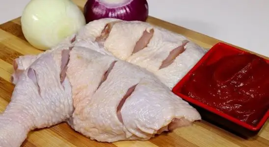 Frango assado: não faça coxa com sobrecoxa antes de ver esta receita suculenta 2 frango assado