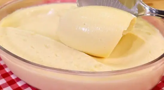 Recheio de chocolate branco cremoso e estruturado: briganache perfeito para bolos e doces de Natal 1 recheio de chocolate branco