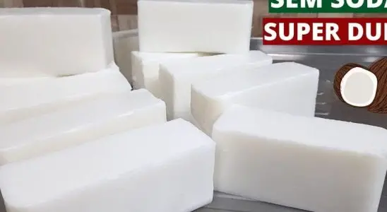 Sabão de coco caseiro em barras: super duro para deixar suas roupas brancas e ainda ganhar dinheiro 1 sabão de coco caseiro