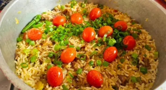 Arroz de costela extremamente saboroso e com preparo fácil para surpreender no almoço em família 1 arroz de costela