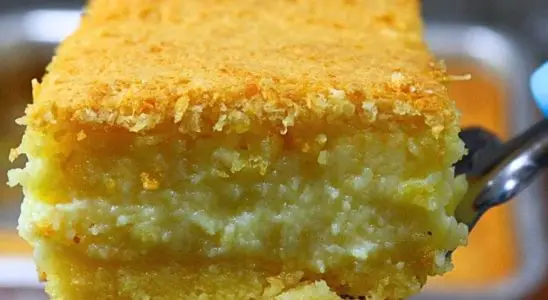 Bolo de fubá cremoso de liquidificador que parece um pudim de tão rápido e delicioso 1 bolo de fubá cremoso