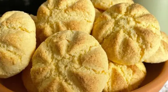 Bolachinha de coco sem glúten e sem lactose que fica irresistível para o seu café da tarde 1 bolachinha de coco