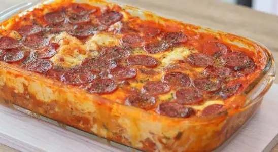 Lasanha de calabresa ao molho branco muito cremosa para você preparar no seu jantar especial e surpreender a todos com esse sabor único 2 lasanha de calabresa