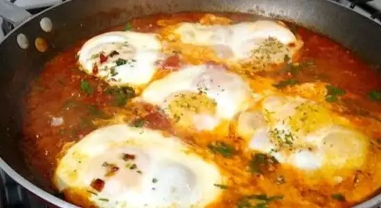 Ovos ao molho de tomate: descubra o melhor jeito de comer ovos numa receita simples, fácil e muito gostosa 1 ovos ao molho de tomate