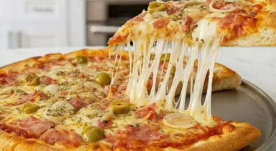 Pizza de liquidificador pronta em poucos minutos para facilitar seu lanche da noite 4 pizza de liquidificador