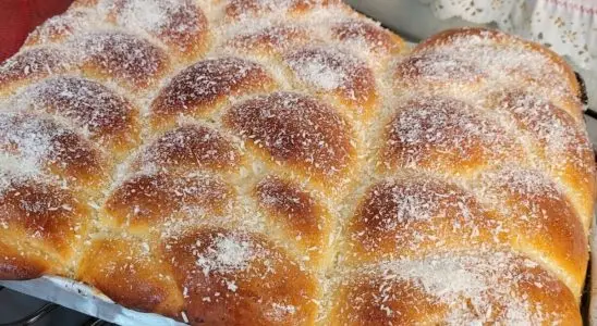 Pão doce da vovó muito fácil e fofinho que fica molhadinho e desfiando para o seu café 1 pão doce da vovó