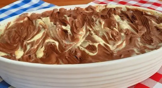 Pavê de maracujá trufado: aprenda a fazer essa combinação perfeita entre o azedinho da fruta e a doçura do chocolate em camadas deliciosas 1 pavê de maracujá trufado