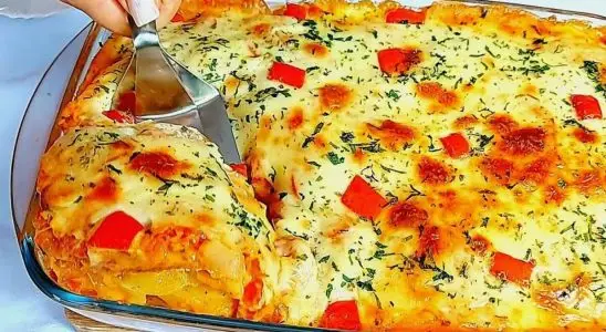 Peixe ao forno com batatas e um tempero especial que deixa a carne macia e suculenta para o almoço de domingo 1 peixe ao forno
