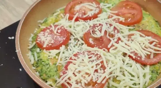 Pizza de brócolis sem glúten free: receita sem farinha de trigo muito leve e saborosa para o seu jantar ser mais saudável 2 pizza de brócolis sem glúten