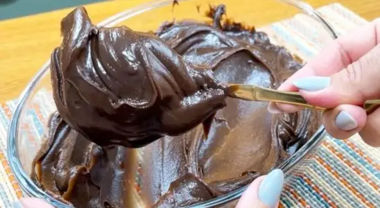 Recheio de brigadeiro: a base ideal e muito cremosa para rechear seus bolos e sobremesas favoritas 4 recheio de brigadeiro