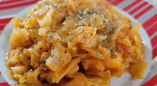 Receita de repolho refogado da minha vó, uma opção fácil e deliciosa para acompanhar seu almoço ou jantar 1 repolho refogado