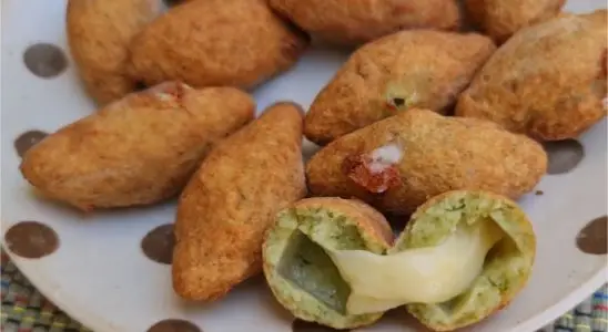 Bolinho de arroz sequinho e dourado, a melhor forma de aproveitar as sobras com muito sabor 2 bolinho de arroz