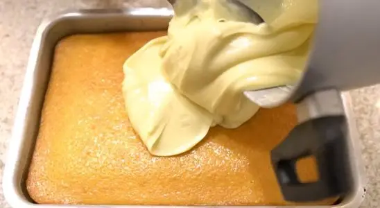 Bolo moça cremosa que derrete na boca e tem aquele sabor irresistível de leite condensado 1 bolo moça cremosa