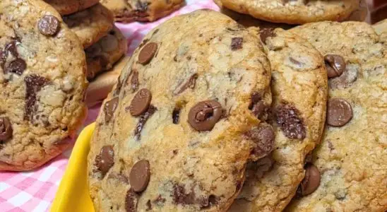 Cookies de chocolate: receita simples e caseira que fica igual aos vendidos nas melhores cafeterias 4 cookies de chocolate