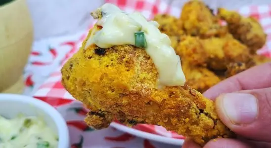 Coxinha da asa empanada com fubá na air fryer que fica super sequinha e deliciosa para o seu petisco 1 coxinha da asa empanada