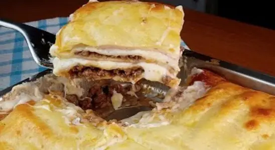 Lasanha bolonhesa com molho branco: camadas de puro sabor para um almoço de domingo inesquecível 2 lasanha bolonhesa com molho branco