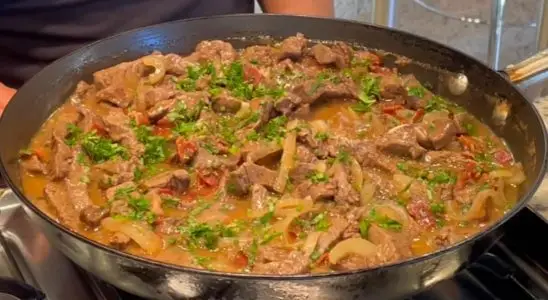 Picadinho de carne com bacon bem temperado e suculento para variar o cardápio do dia a dia 2 picadinho de carne com bacon