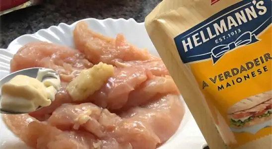 Receita de frango na maionese: uma versão prática de parmegiana que fica suculenta e não precisa empanar nem fritar 3 Receita de frango na maionese