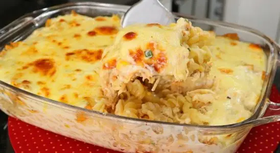 Macarrão com frango ao molho branco simples e fácil, um almoço completo que será muito elogiado 3 Macarrão com frango ao molho branco