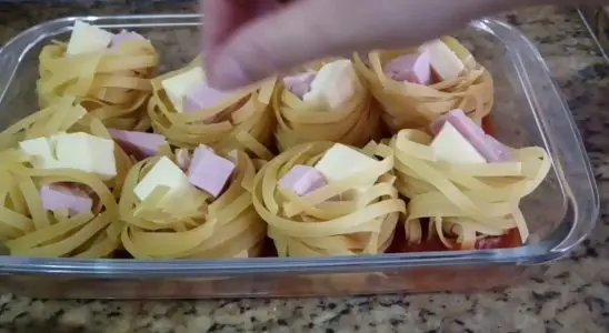 Macarrão ninho recheado ao forno: uma opção rápida, prática e saborosa, que todos amam 2 Macarrão ninho recheado