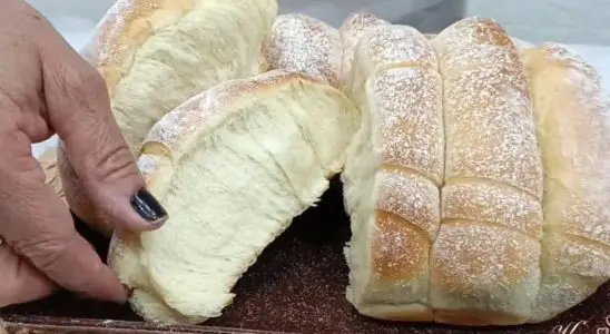 Pão carequinha bem macio, que cresce muito e fica tão gostoso que vai deixar um gostinho de quero mais 2 Pão carequinha