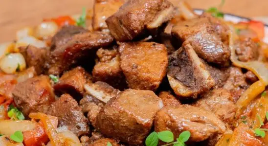 Pernil de porco suculento, saboroso e macio feito na panela de pressão, que chega a derreter na boca 4 Pernil de porco suculento