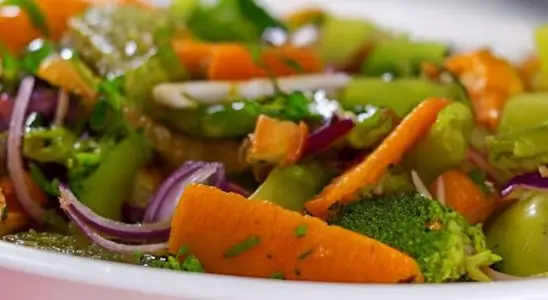 Salada de legumes especial: uma opção colorida, deliciosa e saudável para saborear no dia a dia 3 salada de legumes especial