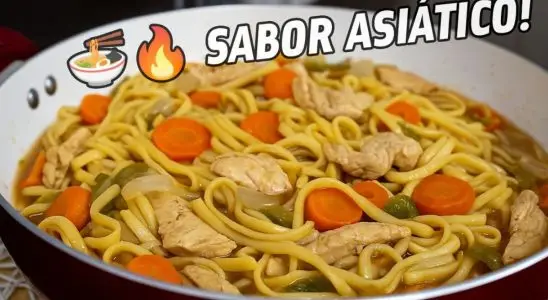 Yakisoba caseiro com um gostinho de restaurante oriental, para você fazer de um jeito simples e arrasar 2 Yakisoba caseiro
