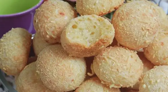 Pão de queijo que não murcha: descubra o segredo para um pãozinho crocante por fora e perfeito por muito tempo 3 pão de queijo