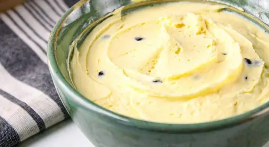 Recheio de maracujá sem fogo, um creme firme e muito saboroso para seus bolos e tortas 1 Recheio de maracujá