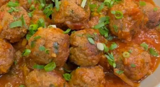 Almôndegas ao molho, uma receita simples e econômica, perfeita para servir com macarrão 4 Almôndegas ao molho