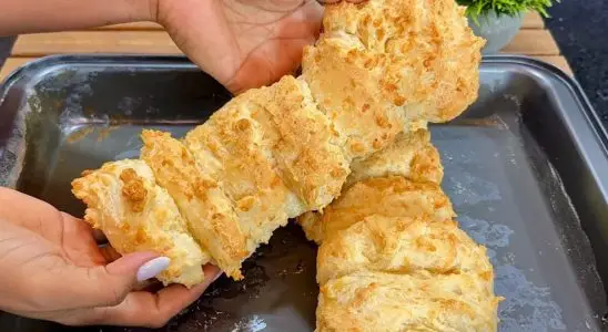 Biscoitão de pão de queijo, uma delícia gigante que fica crocante por fora e macia por dentro 2 Biscoitão de pão de queijo