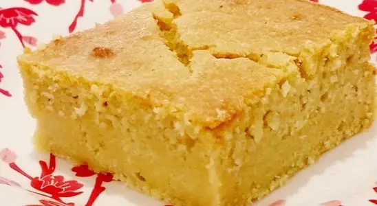 Bolo de flocão com banana que é econômico, fica molhadinho, fofinho e vai surpreender a todos 1 Bolo de flocão com banana