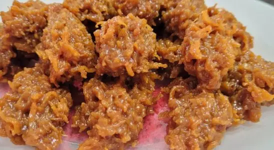 Cocada preta feita de um jeito fácil, para você matar a vontade de comer um doce caseiro 4 Cocada preta
