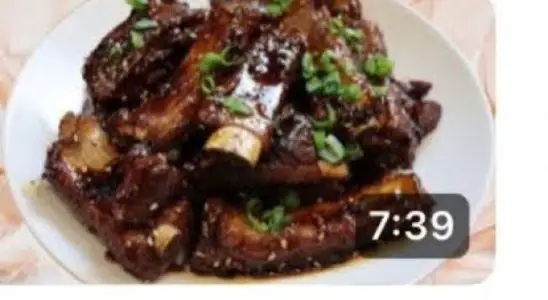 Costelinha caramelizada soltando do osso, com um segredo especial no preparo 1 Costelinha caramelizada